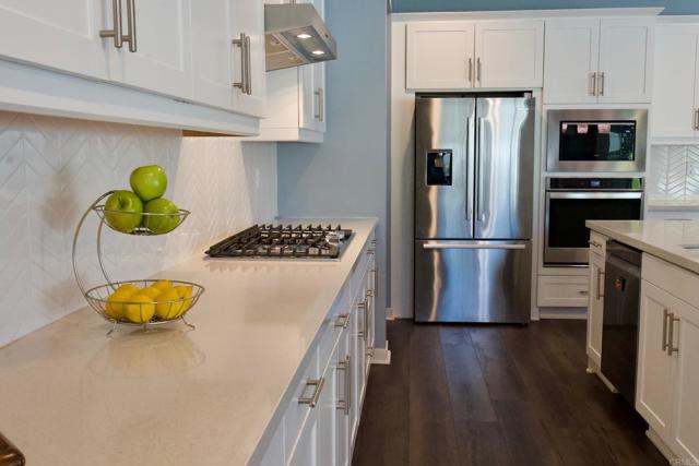 Detail Gallery Image 18 of 49 For 1564 Manzanita Hollow, Vista,  CA 92084 - 5 Beds | 4 Baths