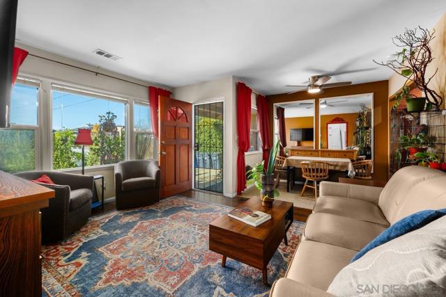 8455 Nentra St, La Mesa CA: https://media.crmls.org/mediaz/08ec5102-2a39-4f82-8e57-2be1e6ae4cd1.jpg