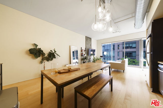 1100 S Hope Street, Los Angeles CA: https://media.crmls.org/mediaz/08ec9a02-4e1f-47ce-8dd0-ab1550c7a2ce.jpg