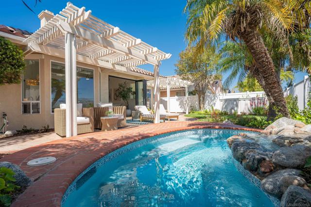 11475 Eastridge Pl, San Diego CA: https://media.crmls.org/mediaz/08eceea5-8215-4c86-a7be-156a8578a42d.jpg