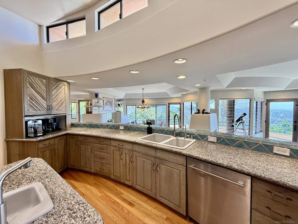 MLS #250029610SD image #15