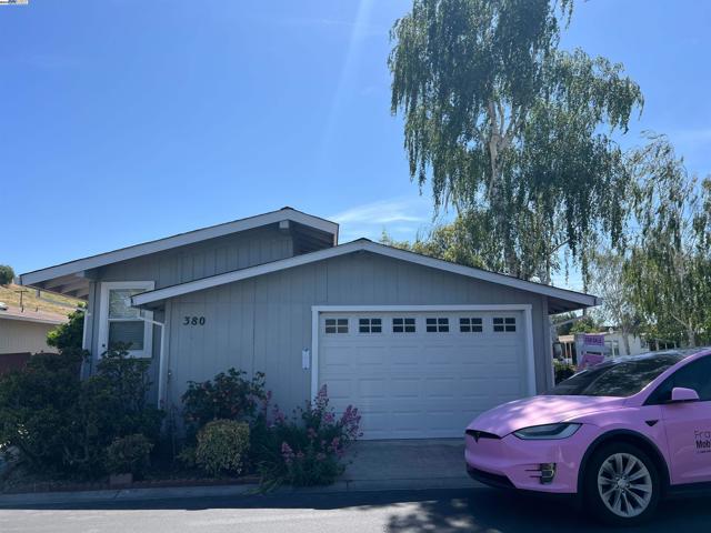 380 Millpond Dr, San Jose CA: https://media.crmls.org/mediaz/08edbd60-174e-46f8-b258-caef6b8eabba.jpg