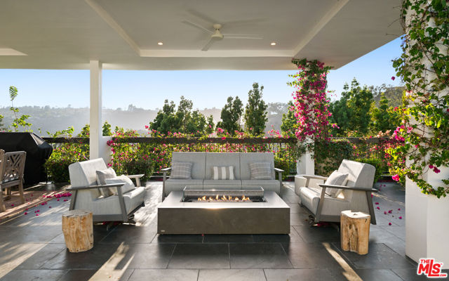 1601 Bel Air Road, Los Angeles CA: https://media.crmls.org/mediaz/08edc0a8-6125-43c0-a70f-cc0606489f68.jpg