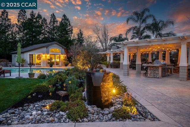 21 Meadow Lake Dr, Danville CA: https://media.crmls.org/mediaz/08eee23b-cdc4-4086-aab7-133309c59633.jpg