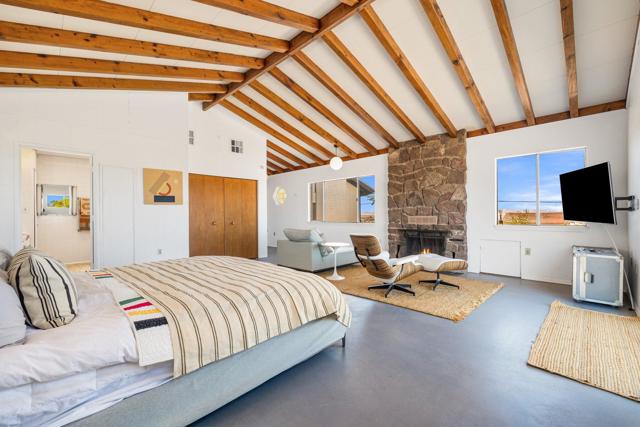 7648 Araby Avenue, 29 Palms CA: https://media.crmls.org/mediaz/08efc3db-d1ad-4c8a-aadb-b01936cddcb3.jpg