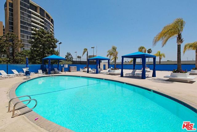 4335 Marina City Drive, Marina del Rey CA: https://media.crmls.org/mediaz/08f00f46-a8f6-48d1-a80e-ff2d9d70f23a.jpg
