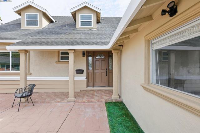 28399 Cubberley Ct, Hayward CA: https://media.crmls.org/mediaz/08f0738b-bc3e-4933-8836-d20240e18e39.jpg