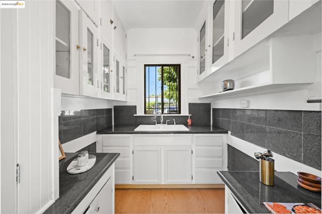 806 54Th St, Oakland CA: https://media.crmls.org/mediaz/08f11466-1f0a-4861-9829-de2461c875d8.jpg