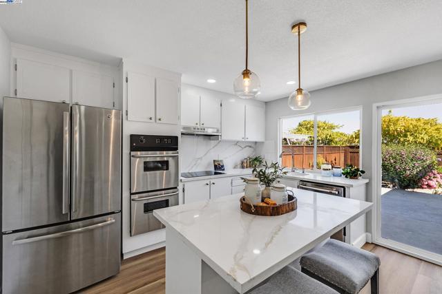 1942 Sherman Dr, Union City CA: https://media.crmls.org/mediaz/08f13b98-73ba-463c-8167-b3cd0a6994c9.jpg