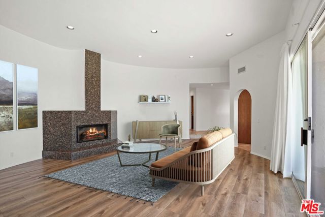 32215 Pacific Coast Highway, Malibu CA: https://media.crmls.org/mediaz/08f1759f-a3ab-482b-ba89-e79d5fbc4976.jpg