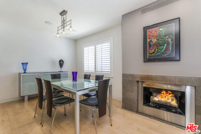 1221 N Kings Road, West Hollywood CA: https://media.crmls.org/mediaz/08f17d9b-2da5-401e-828d-d86f2b86bae6.jpg