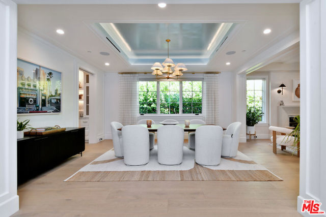 416 21st Place, Santa Monica CA: https://media.crmls.org/mediaz/08f19df8-37f0-4f7f-9ace-a19443cf9d96.jpg