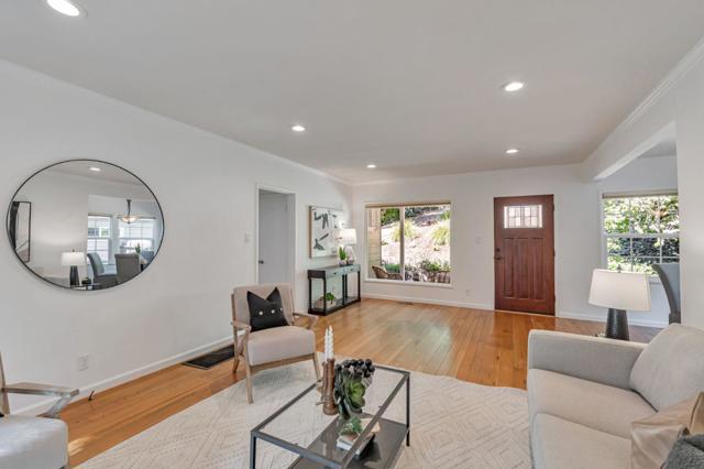25 Overlake Court, Oakland CA: https://media.crmls.org/mediaz/08f1a211-150f-4ed7-bb53-c860873d7323.jpg