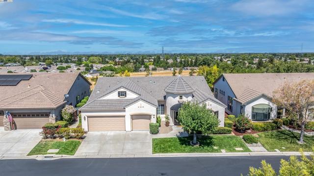 1505 Bismarck Ln, Brentwood CA: https://media.crmls.org/mediaz/08f1a3ad-f0fc-41b2-933d-3a7325fb58c5.jpg