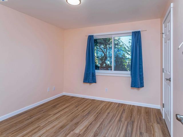 532 Heathcliff Dr, Pacifica CA: https://media.crmls.org/mediaz/08f2434a-897c-4ac6-9c02-a8a4200a4843.jpg
