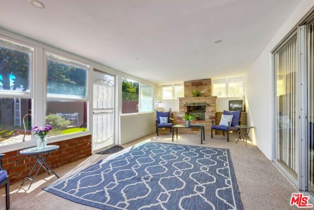 1060 E 45th Way, Long Beach CA: https://media.crmls.org/mediaz/08f38dd3-0475-46c8-b0f4-94f9b3d4edef.jpg