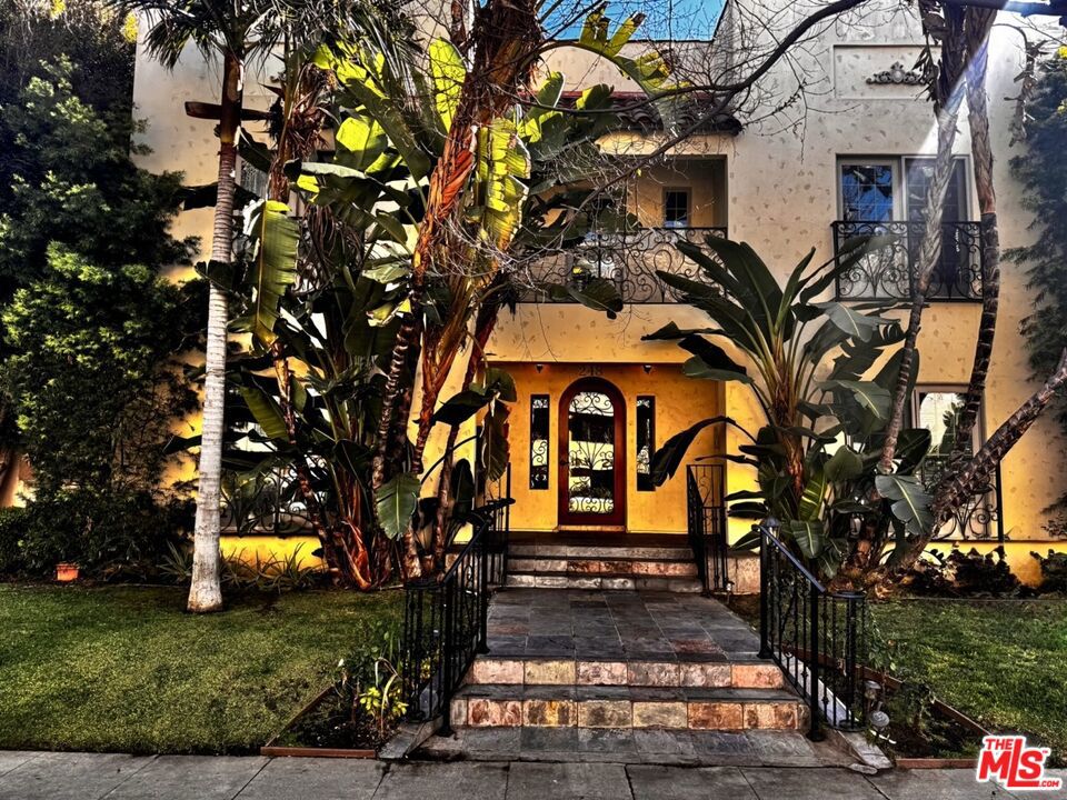 248 S Reeves Drive #8