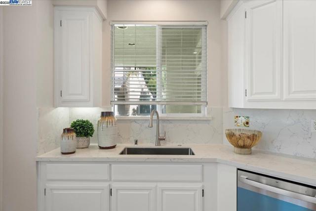253 Bellington Cmn, Livermore CA: https://media.crmls.org/mediaz/08f45b15-02ef-4102-932a-dc01bd2bd99c.jpg