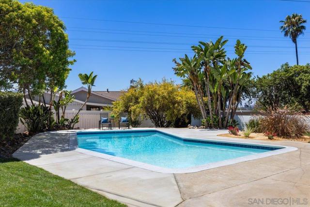 1967 Wedgemere Rd, El Cajon CA: https://media.crmls.org/mediaz/08f4edbf-28f2-4210-b7b5-fdeb3be0380e.jpg