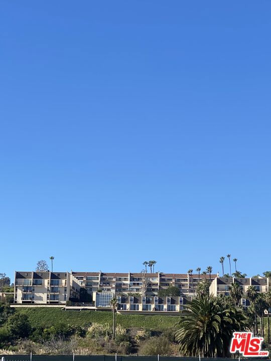 23901 Civic Center Way, Malibu CA: https://media.crmls.org/mediaz/08f5652a-fd15-4b99-9916-b1f4cdec7536.jpg