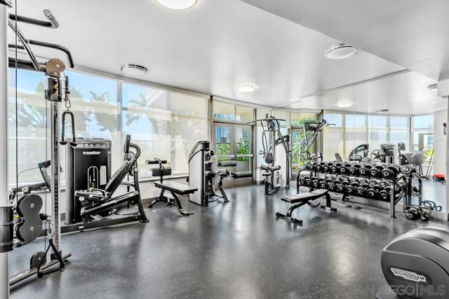 700 W E St, San Diego CA: https://media.crmls.org/mediaz/08f569db-5caa-4efa-a167-87c1b0f97256.jpg
