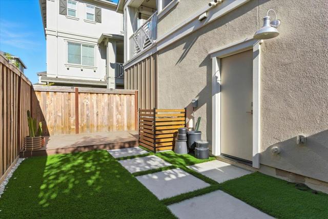 9263 Vista Cove Way, Newark CA: https://media.crmls.org/mediaz/08f56ccf-f5d8-4ddb-9aef-e5eca3a3630a.jpg
