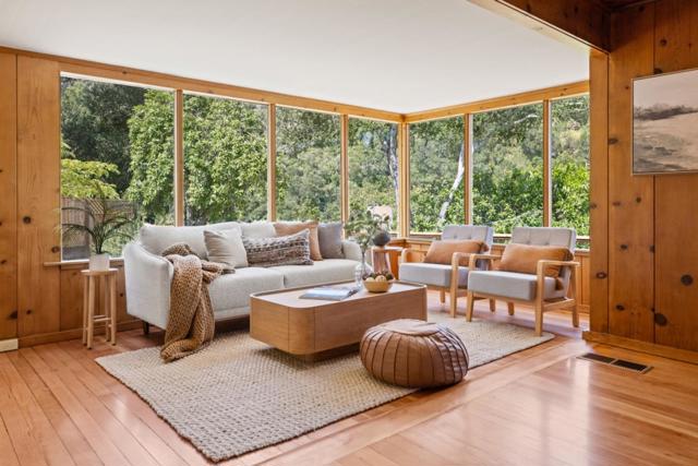 18 Upper Circle, Carmel Valley CA: https://media.crmls.org/mediaz/08f5b11f-3ed5-4b5d-bc5d-ccb4c8a6c218.jpg