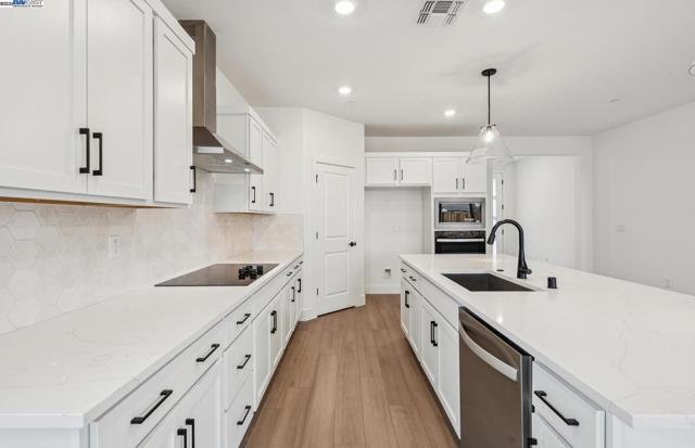 373 E Gobind Blvd, Mountain House CA: https://media.crmls.org/mediaz/08f5bf76-10eb-4f81-b23d-4b6522b086ce.jpg