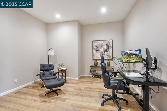 2560 Risebridge Ct, Brentwood CA: https://media.crmls.org/mediaz/08f689d5-db36-4eb1-973a-9f267f230301.jpg