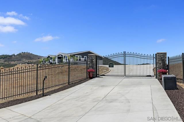 4027 Sumac Summit, Fallbrook CA: https://media.crmls.org/mediaz/08f6fe87-d57c-4fe2-8805-892c2d0e827a.jpg