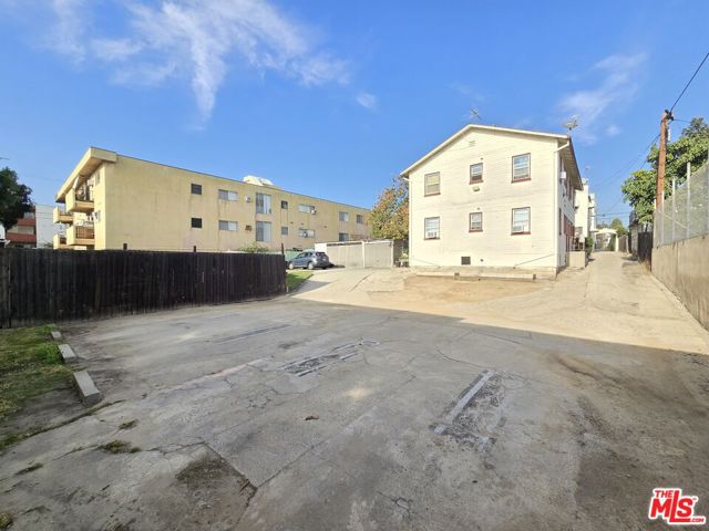 1822 Miramar Street, Los Angeles CA: https://media.crmls.org/mediaz/08f75784-eeac-4b18-9b29-a2fcc88378d6.jpg