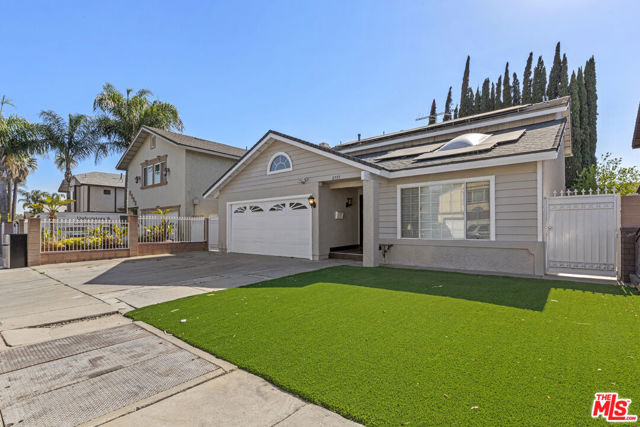 8557 Norwich Avenue, North Hills CA: https://media.crmls.org/mediaz/08f8c98a-357e-49bc-9fbe-18809ea3eee3.jpg