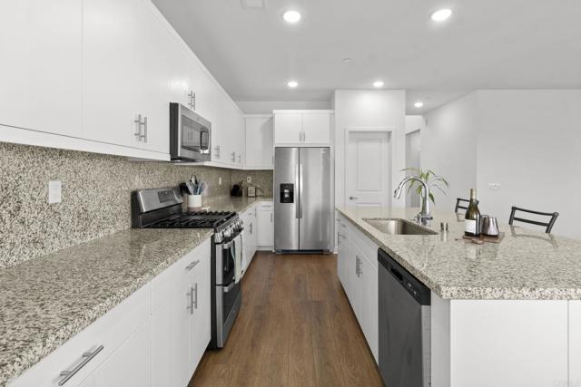 Detail Gallery Image 16 of 52 For 35182 Orchard Trl, Fallbrook,  CA 92028 - 4 Beds | 3 Baths