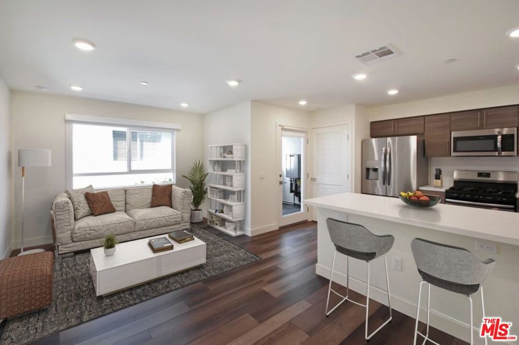 3667 Mentone Avenue #3