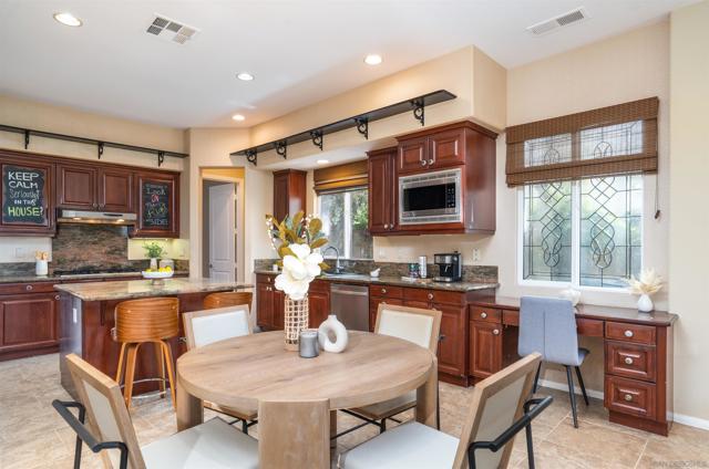1052 Mountain Ash Ave, Chula Vista CA: https://media.crmls.org/mediaz/08f995fd-b5d8-42ef-83ae-fbc5a691be29.jpg