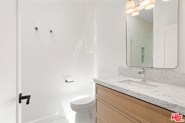 2347 Parnell Avenue, Los Angeles CA: https://media.crmls.org/mediaz/08fb5e20-35c7-4ac6-93bb-8c9581b5034b.jpg