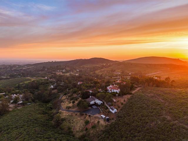 20790 Fortuna Del Norte, Escondido CA: https://media.crmls.org/mediaz/08fb8d62-6dbc-4da1-86e5-323c3393ffe4.jpg