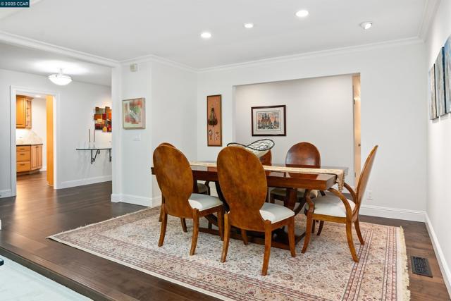 2142 Deer Oak Way, Danville CA: https://media.crmls.org/mediaz/08fb8e51-16ad-4f25-9bc1-c3bc99f32af5.jpg