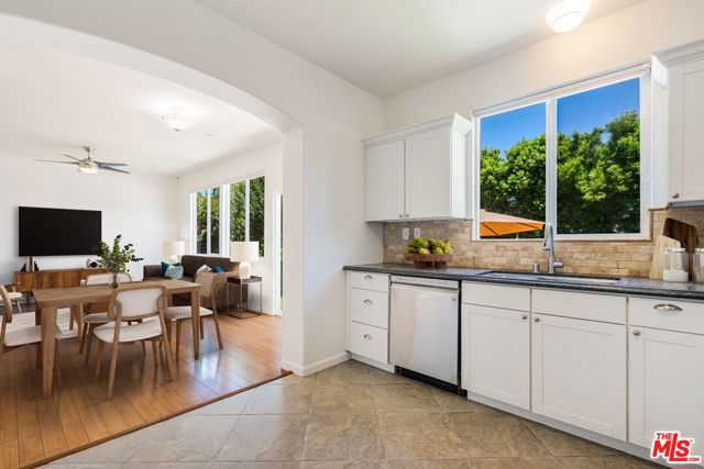 7050 Independence Avenue, Canoga Park CA: https://media.crmls.org/mediaz/08fc2c96-a027-423b-a331-bc5fce77a623.jpg