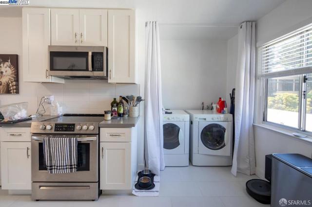537 Pacific Avenue, Alameda CA: https://media.crmls.org/mediaz/08fc3945-14e5-419b-9471-3379025624a4.jpg