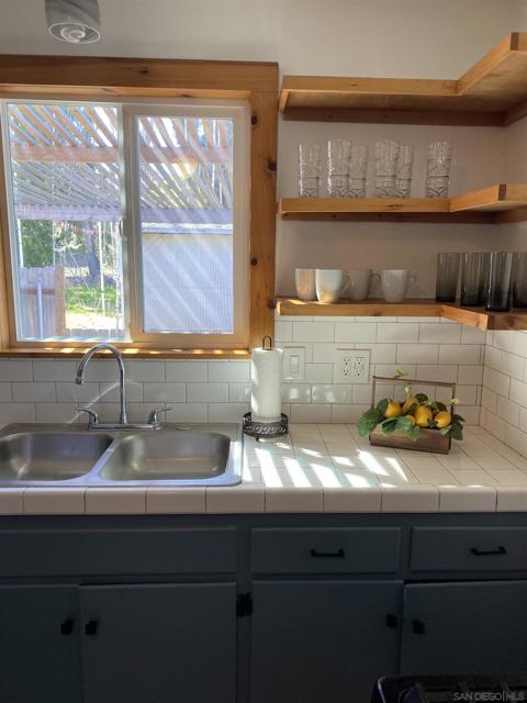 701 Valley Ave, Solana Beach CA: https://media.crmls.org/mediaz/08fd0f94-d6ad-4fc0-abab-1011e1d2443e.jpg