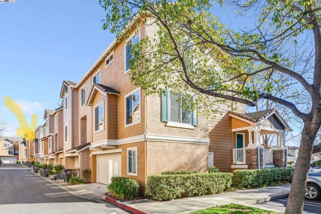 4579 Mangrove Dr, Dublin CA: https://media.crmls.org/mediaz/08fd5538-95f3-42cc-9ce7-5eff99ecb596.jpg