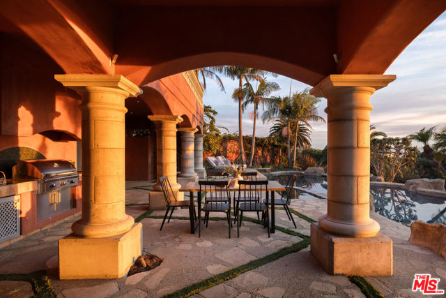93 Laurel Drive, Rancho Palos Verdes CA: https://media.crmls.org/mediaz/08fe1814-9514-4909-a69f-147be7946d8b.jpg