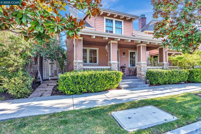 2036 Serra Ln, Hercules CA: https://media.crmls.org/mediaz/08fe487f-8599-4fd6-8dd8-e9c484d76024.jpg