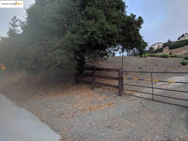 0 Redwood Rd, Oakland CA: https://media.crmls.org/mediaz/08fe6ff1-eabf-4906-9c92-a40f6be09d9f.jpg