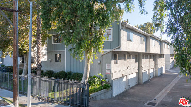 9140 Burnet Avenue, North Hills CA: https://media.crmls.org/mediaz/08fe8d75-8a1d-4a31-aa28-ab695ced9d2f.jpg