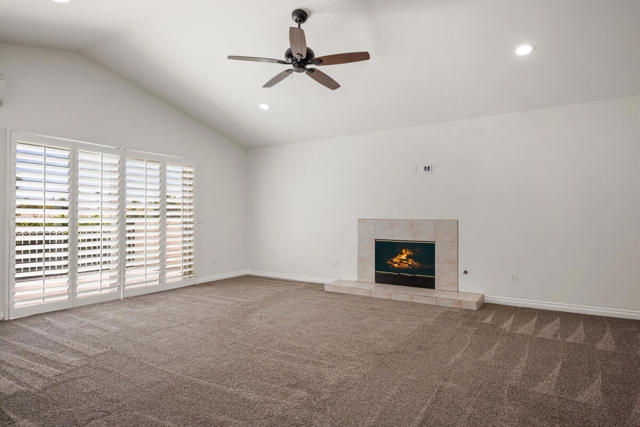 41950 Maryn Court, Palm Desert CA: https://media.crmls.org/mediaz/08fe8ef0-6da2-46e1-876d-51e201cbeda7.jpg