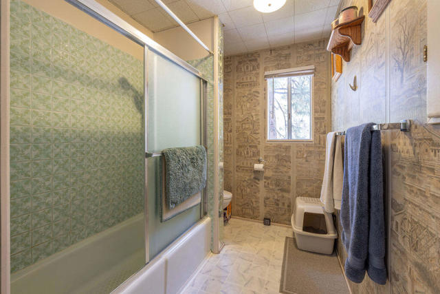 308 W Rainbow Boulevard, Big Bear CA: https://media.crmls.org/mediaz/08fee083-f7d3-4dfd-a831-ab5be045980b.jpg