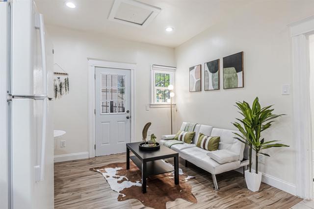 2211 24Th Ave, Oakland CA: https://media.crmls.org/mediaz/08ff281f-ee24-42c5-8849-357afcd33908.jpg