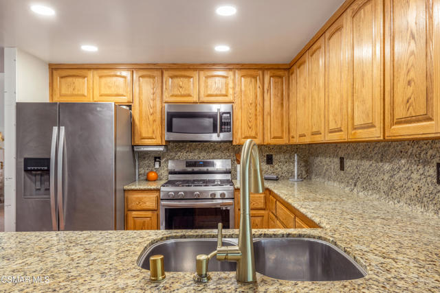 2345 Cragmont Court, Simi Valley CA: https://media.crmls.org/mediaz/08ffd0f9-dafd-4284-8c8b-576de2a94bc7.jpg